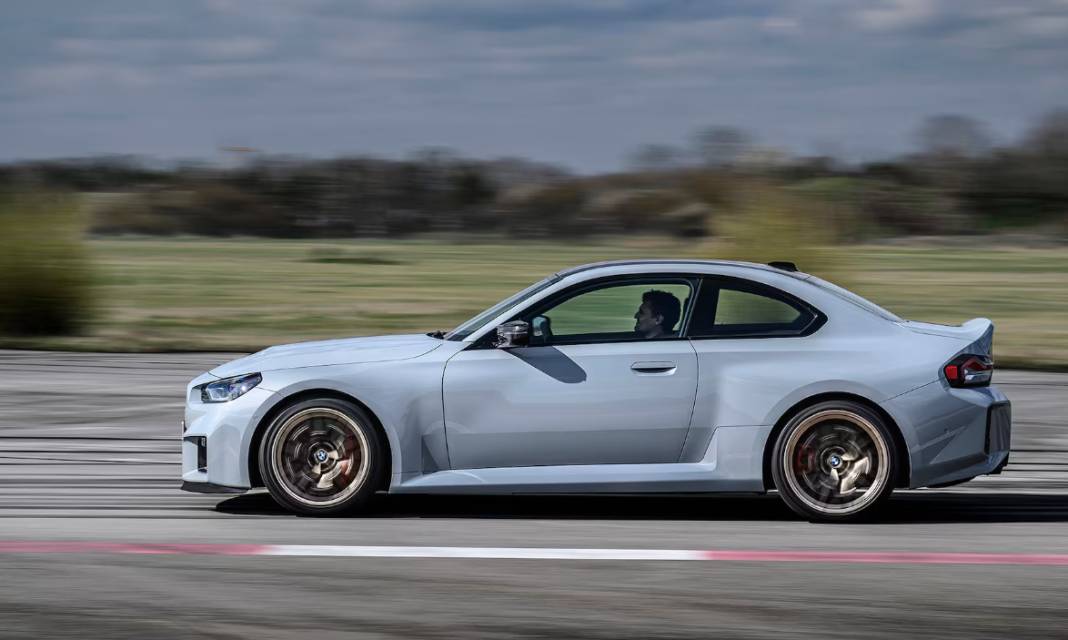 2026 BMW M2 CS’ye ilk bakış: Fiyat ve performansı uçtu! Manuel sevenleri ise üzecek 5